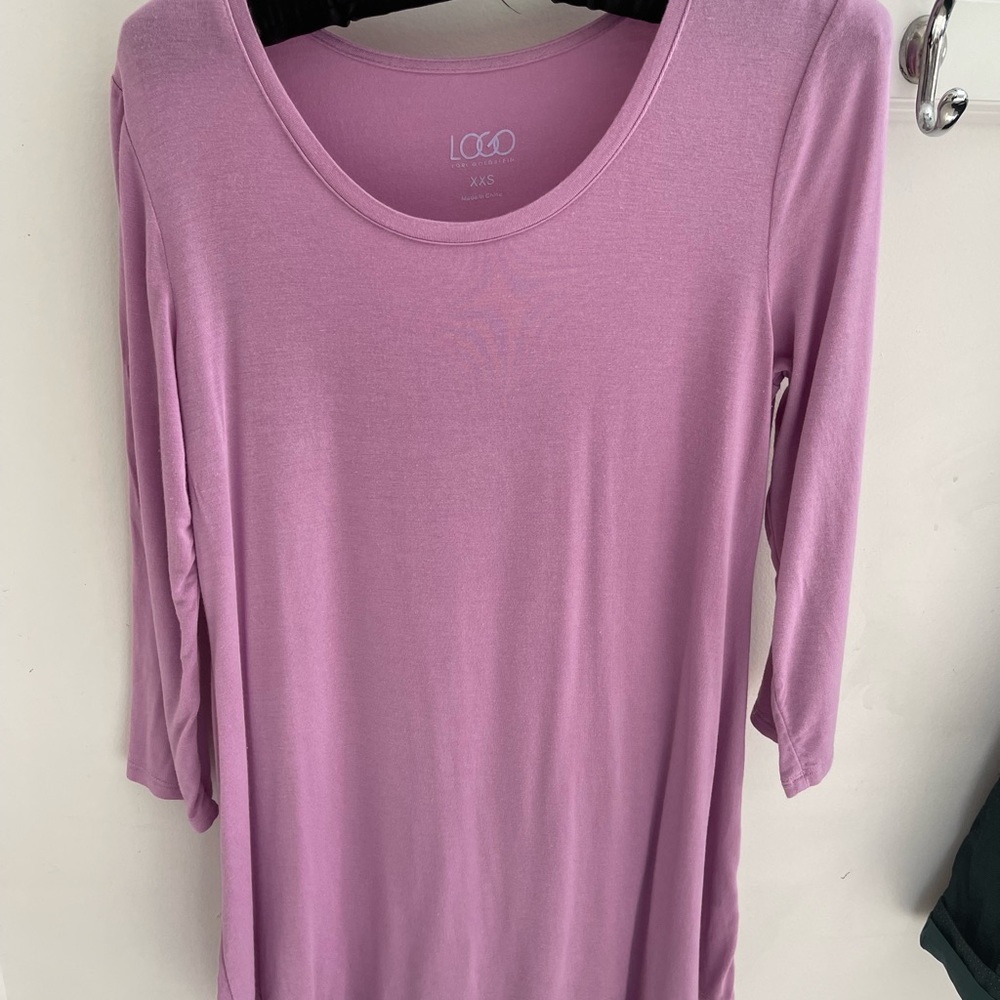 Stretchy fabric great condition no irregularities. Size runs large
